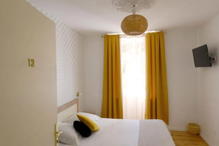 La Tour De Coron Hotel Belley 0*,  France