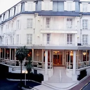 https://jeanne-darc-lourdes.midi-pyreneeshotels.com
