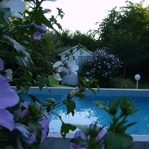 Hotel La Ferme De Thoudiere, Saint-Etienne-de-Saint-Geoirs